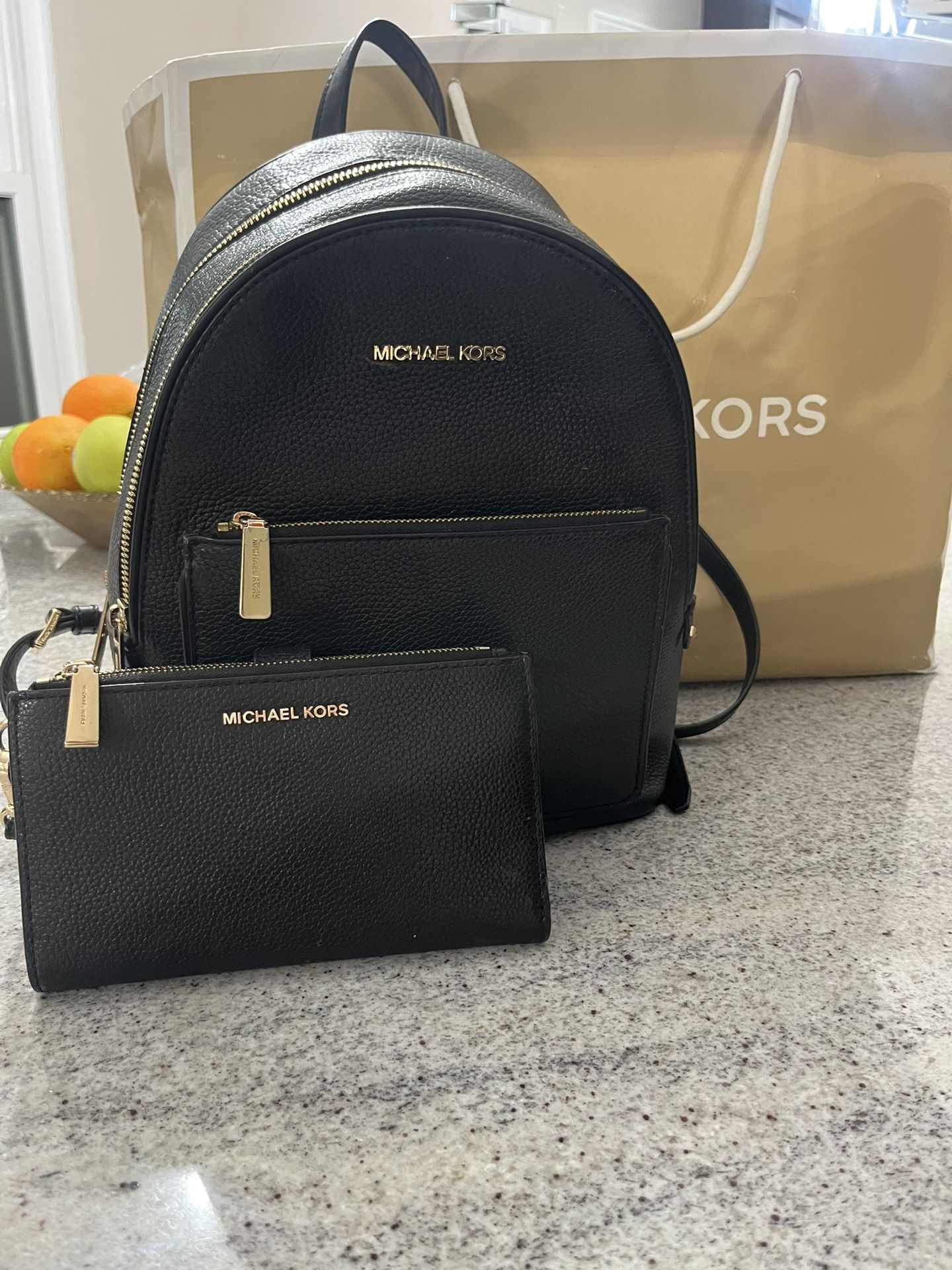 Michael Kors Black Backpack and Wristlet Set Michael Kors JetSet TravelLarge PhoneWristlet Wallet  main image 3