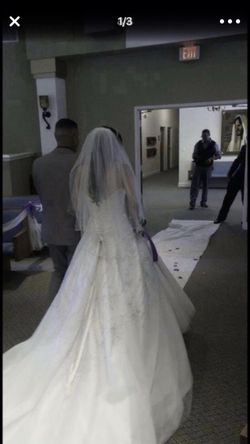Selling my wedding dress asking $1,000 the value of this dress is 2 thousand and 100 hundred size 5
