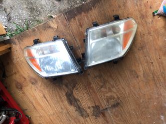 Original Nissan Frontier Headlight Assembly 2007