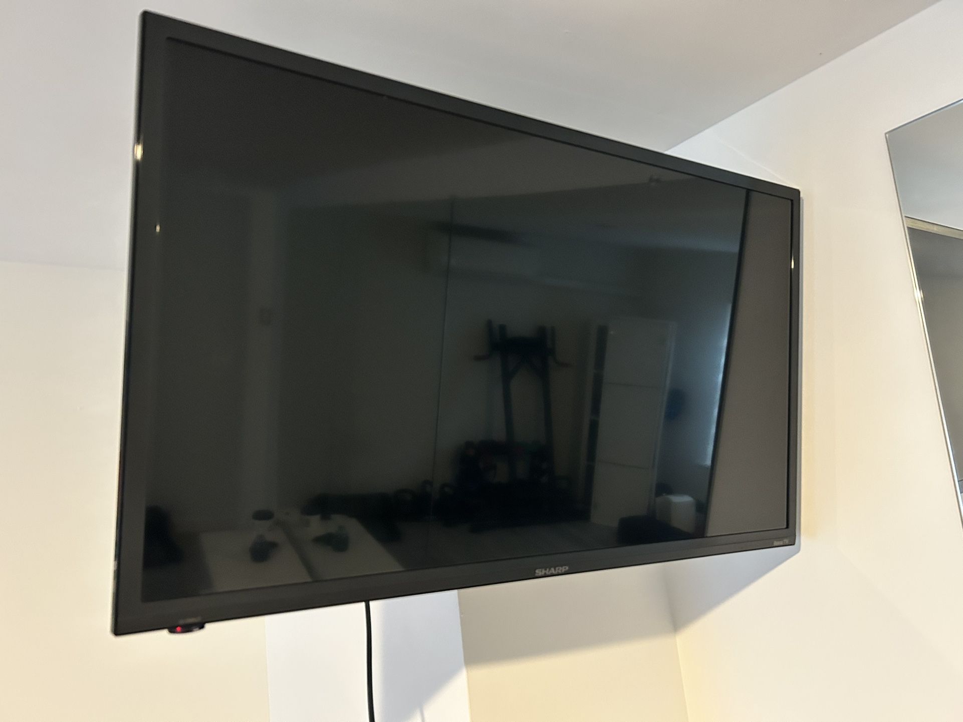 Roku Smart TV 32” Sharp Plus Fixed Mount