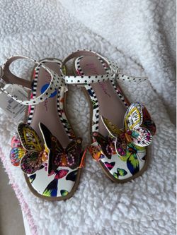 Betsy Johnson sandals girls