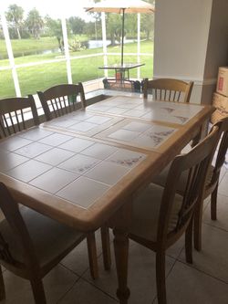 Kitchen table with 6 chairs