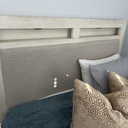 Queen Bed 