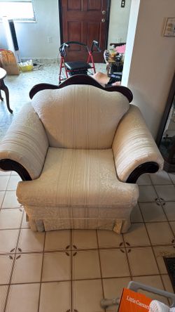 3-Piece Vintage Traditional Living Room Set – Sofa & Two Matching Armchairs