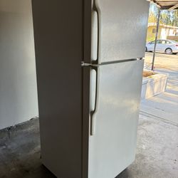 GE  Refrigerator 