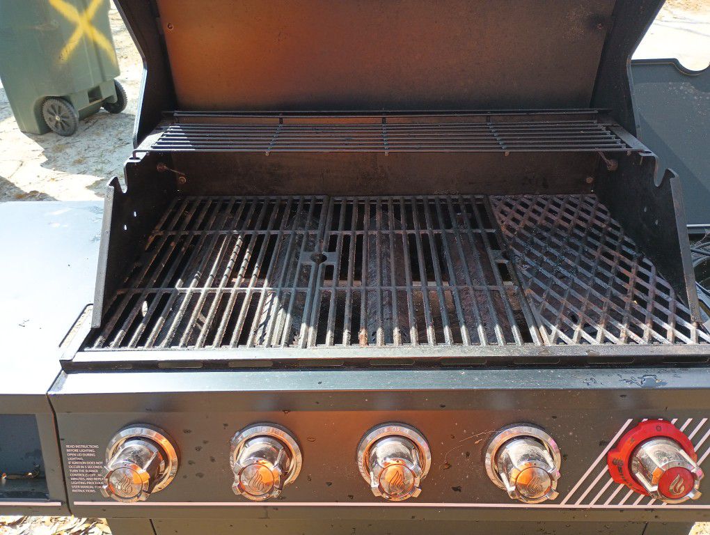 Dino Gas Grill I Need It To Be Gone Immediately I Will Talk A Little Bit On The Price If I Have To.