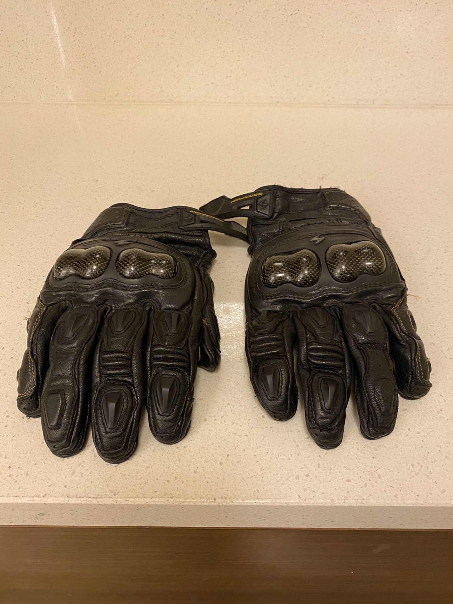 Scorpion Gloves