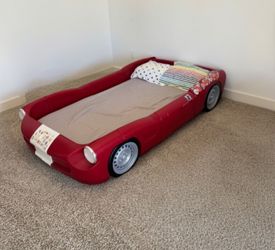 Step 2 car bed, toddler bed, Twin Bed