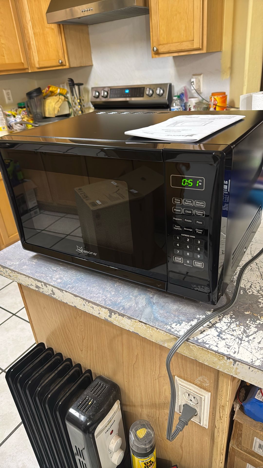 1.1CU LARGE BLACK MICROWAVE NEW