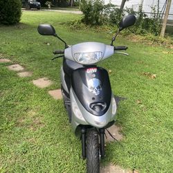 80cc Upgraded From 50cc New Barely Used Scooter