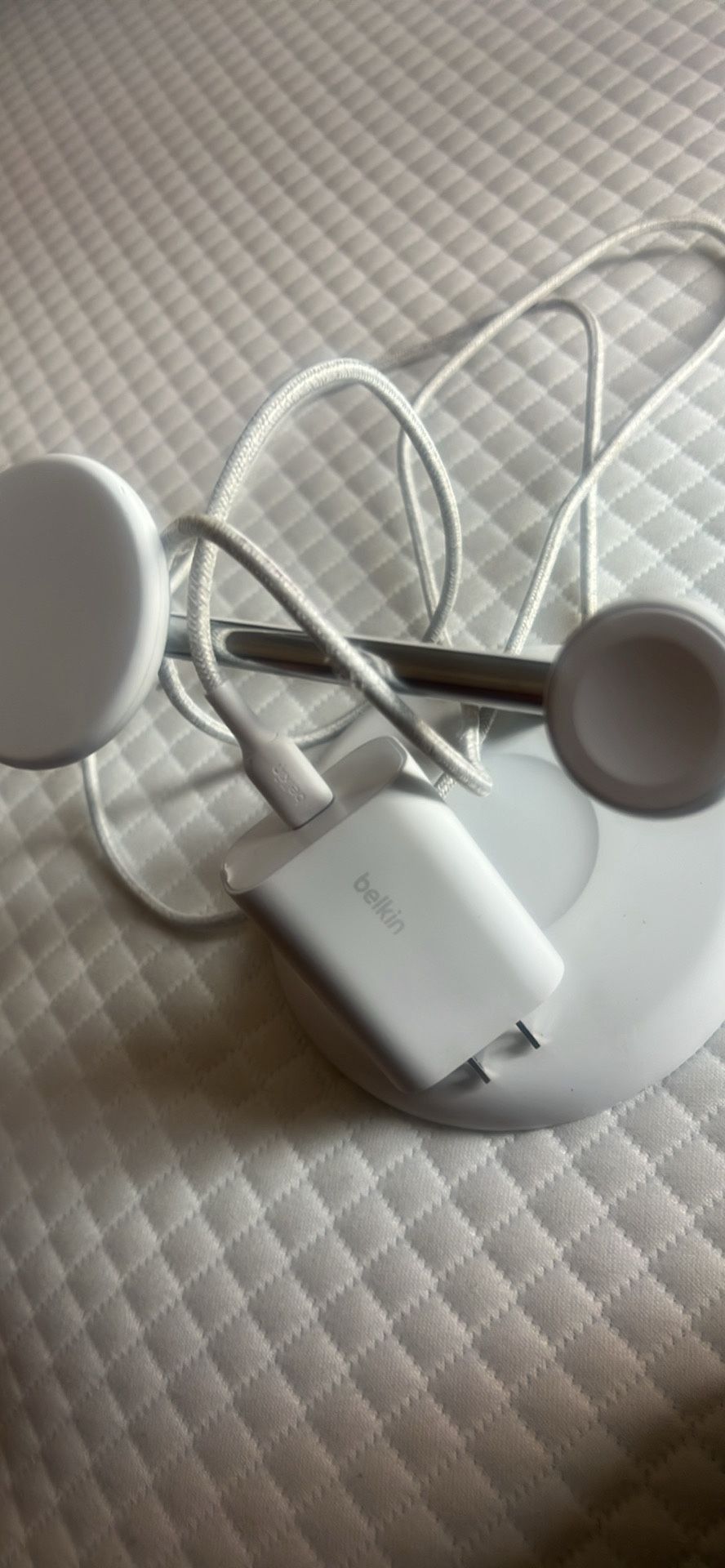 Belkin BoostCharge Pro 3-in-1 Magnetic Charging Stand - white