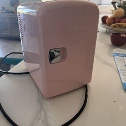 AstroAI Mini Portable Fridge, Pink