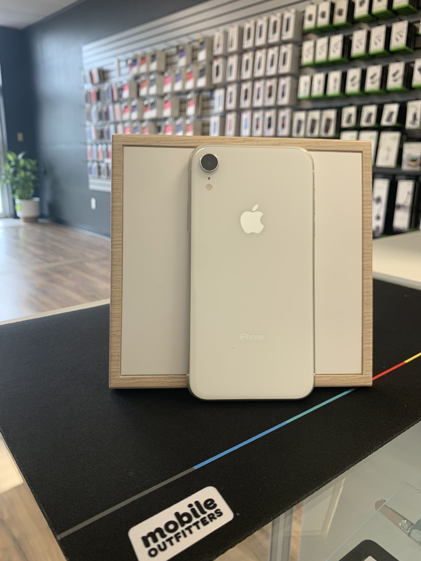 Apple iPhone XR 64GB Unlocked 