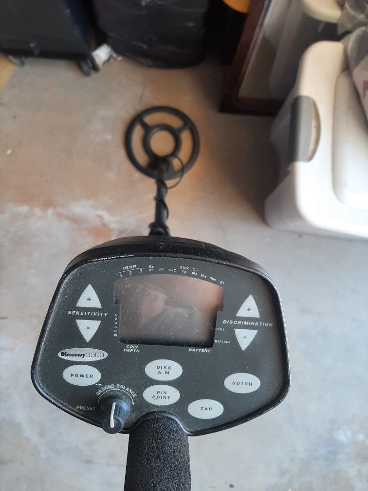 Discovery 3300 Metal Detector