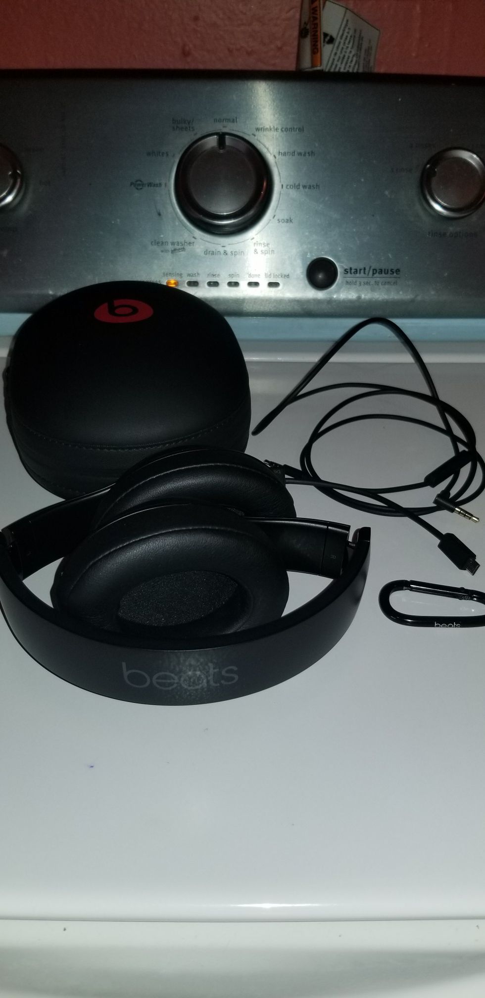 Authentic Beats Studio 3 Wireless Noise Cancelling Headphones - Matte Black  LIKE NEW