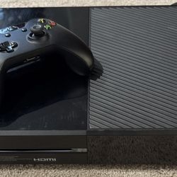 Working Microsoft Xbox One 500GB Console with Cables & Controller