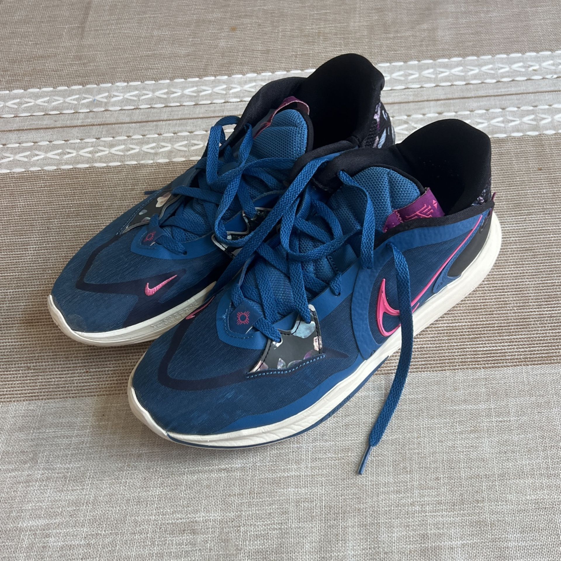 Kyrie 5 low- Dark marina blue Kyrie Blue Nike Kyrie Low Dark Marina Blue main image 2