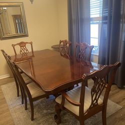 MOVING And Must Sale Table (with 2 Extensions) And 6 Chairs 