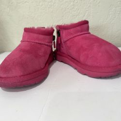 Kids UGG Classic Ultra Mini  Size 11 Kids Size 👈🏻