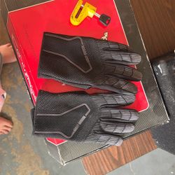 Harley Davidson Gloves And A Lock On Your Front Brake