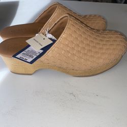 Universal Thread Magnolia Heels/Wedges MemoryFoam Light Brown