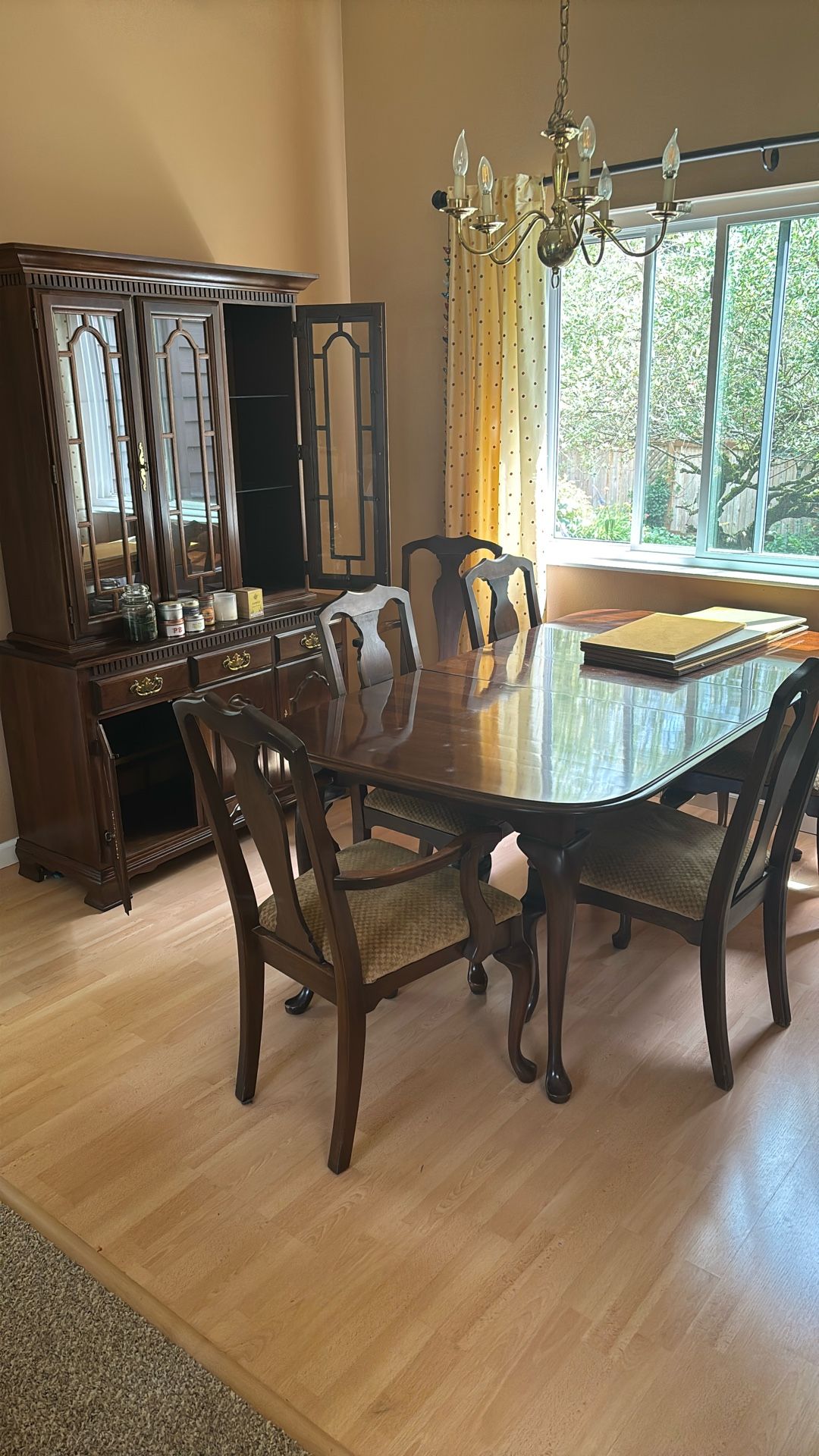 China Hutch/dinning Table