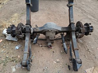 Rear Axle Assembly with Differential