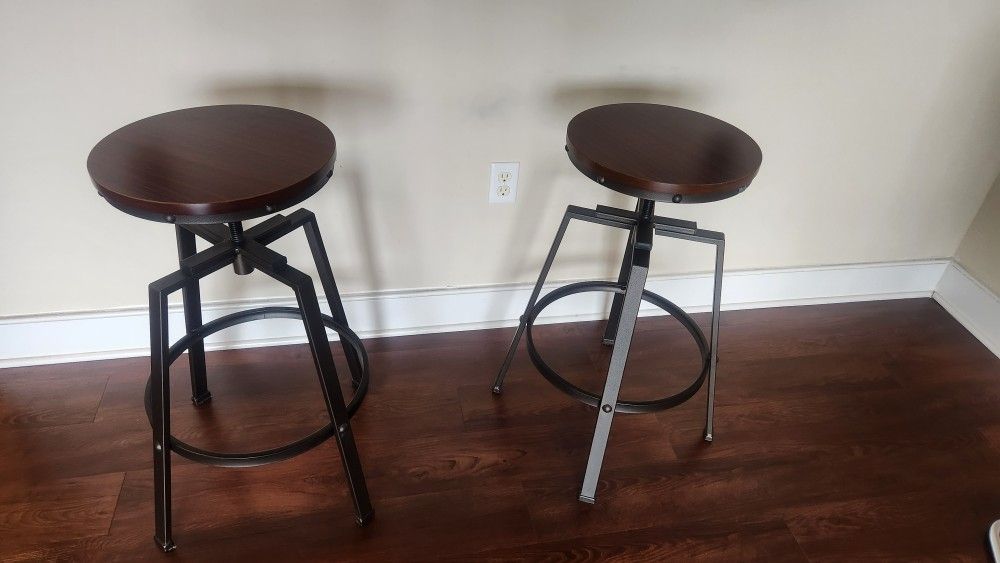 Dining room table
