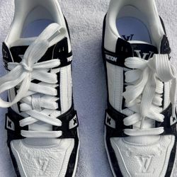 Men’s Louis Vuitton Sneakers 9.5