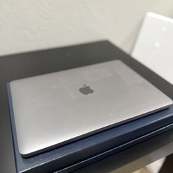 MacBook Air Retina 13” (2019) – Space Gray – 128GB – Good Condition