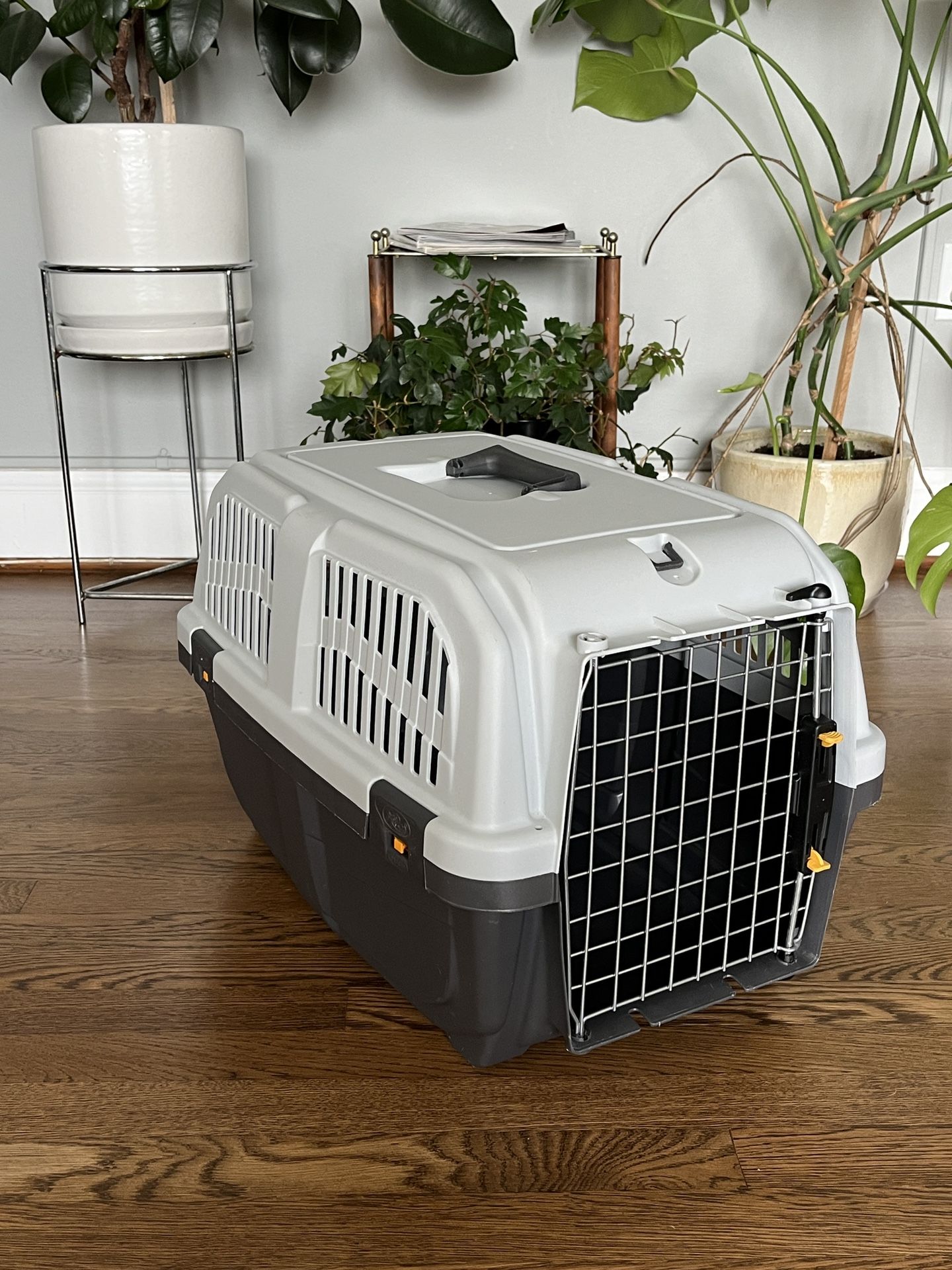 MIDWEST SKUDO PLASTIC CARRIER 24" DOG CAT PET