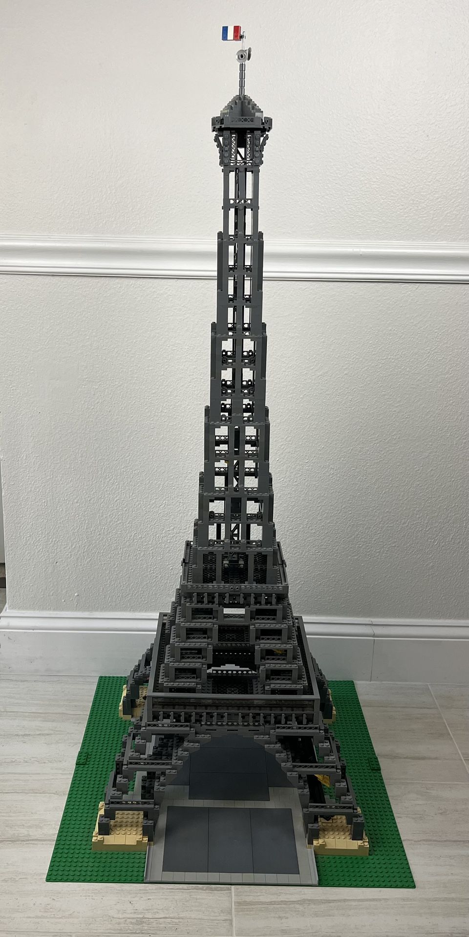 LEGO Eiffel Tower Retired 2007 Set #10181