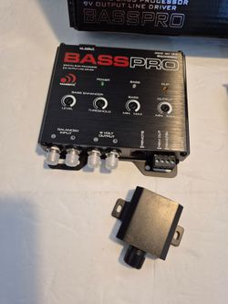 MASSIVE AUDIO DIGITAL BASS PROCESSOR WITH 9V LINEDRIVE OUTPUT