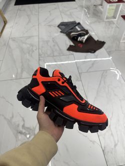 Pradas Size 43 9.5-10