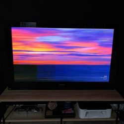 panasonic tv 55 inch (comes with chrome cast)