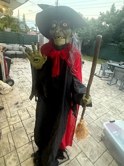 7FT Animated Halloween Witch – Life Size Animatronic
