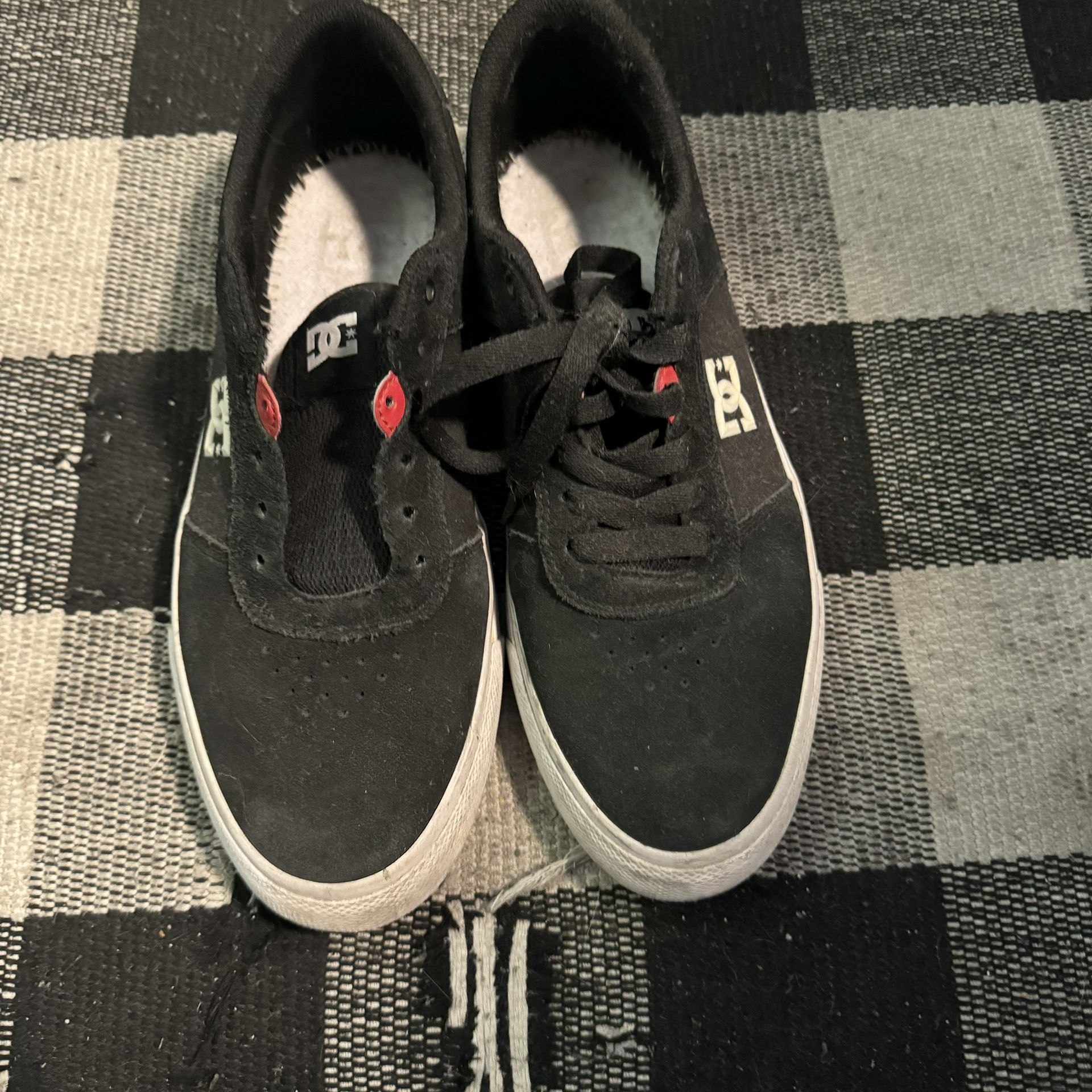 emo dc shoes black