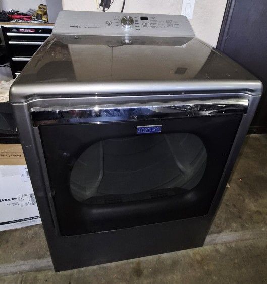 Maytag Bravos XL Washer and Dryer (Gas)