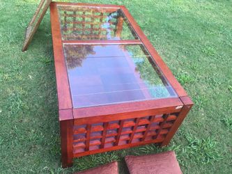 Nice LIVING ROOM table!!