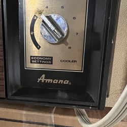 Amana Air Conditioner Model #ES 8P 2 MR Antique 1987 Works Great 