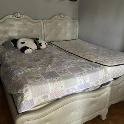 Camas Gemelas Una Esta bien Pero La Otra Tiene Rotación Una Patita Pero Se Puede Reparar