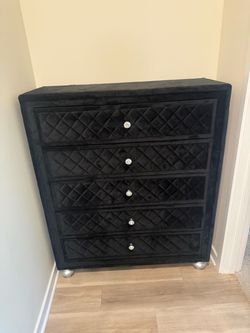 Beautiful 5 drawer chest 250 obo