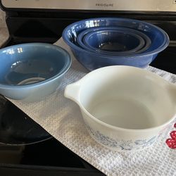 Vintage Pyrex Bowls