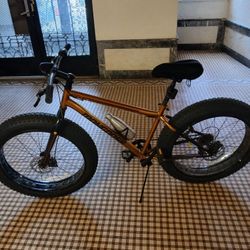 MONGOOSE  MOUNTAIN  BIKE 