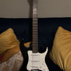 LYAN ELECTRIC GUTIAR (WHAMMY BAR INCLUDED, NO CASE)