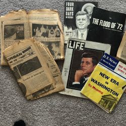 COLLECTABLE PRESIDENT JFK Magazines And News Paper Articles 
