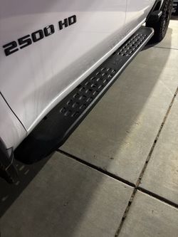 Chevy 2500 Running Boards, Bed Cover & Air Bags