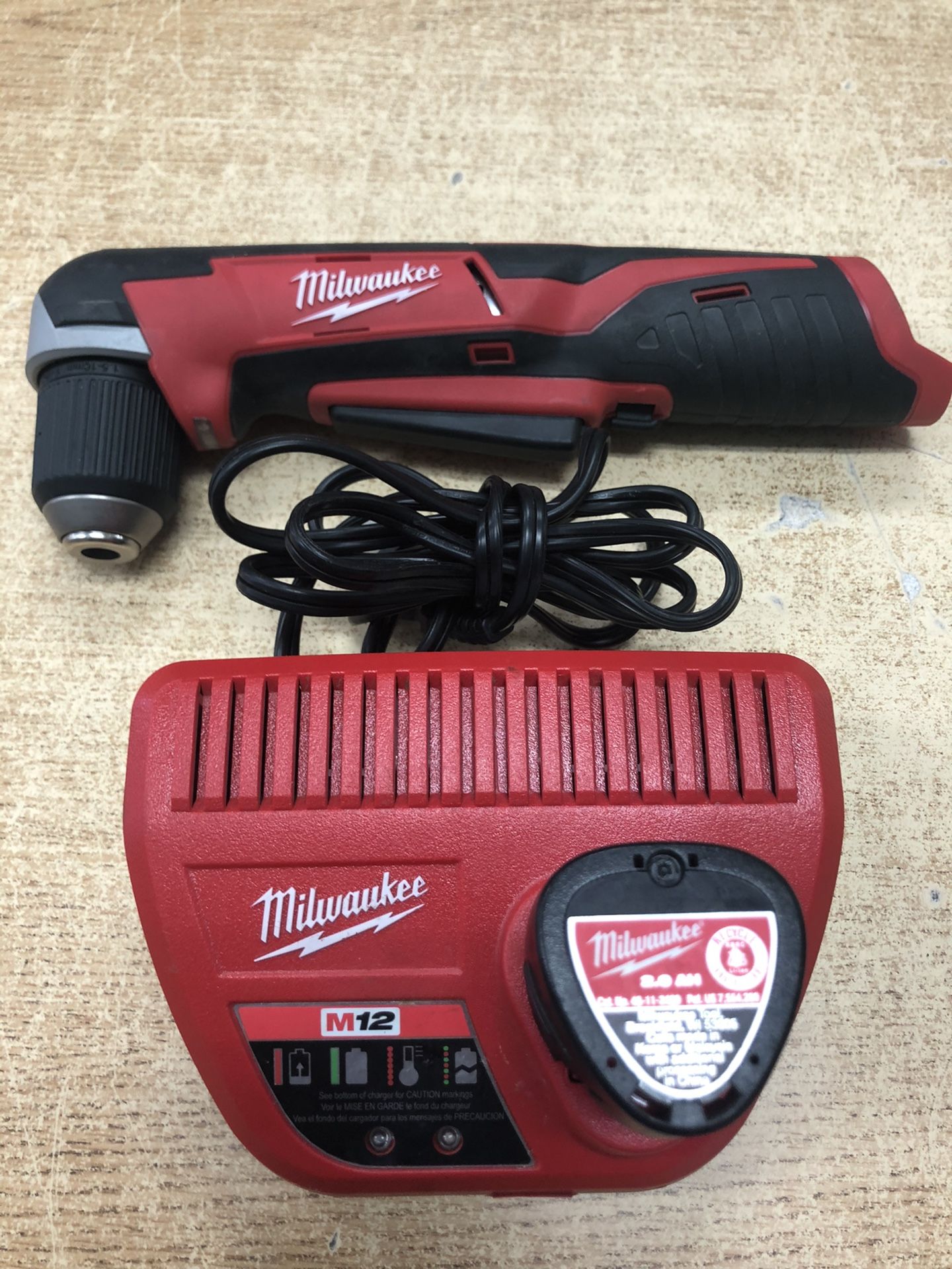 Milwaukee 2415-21 M12 12V Lithium-Ion Cordless 3/8" Right-Angle Drill Kit
