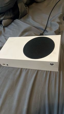 Xbox Series S includes controller and game