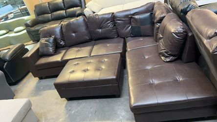 BRAND NEW SECTIONAL COUCH WITH OTTOMAN INCLUDED